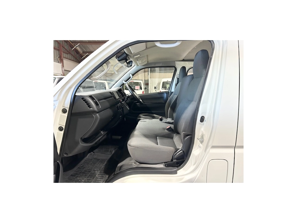 2020 Toyota Hiace --- 4WD 4WD 4WD --- $4000 REDUCED