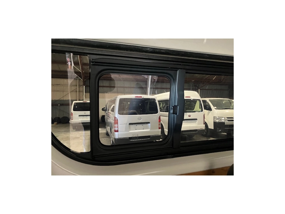 2019 Toyota Hiace =Rare Diesel 4x4 HighRoof= 6 Seaters