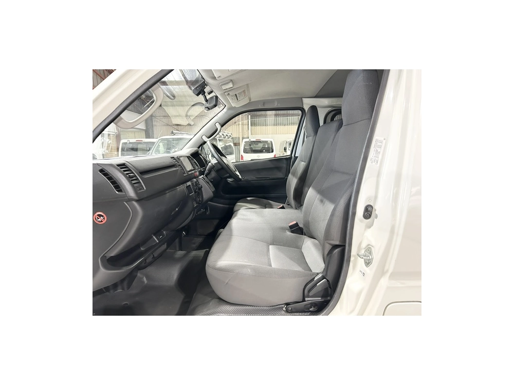 2019 Toyota Hiace =4X4= Dual Airbags _ 6 Seater 