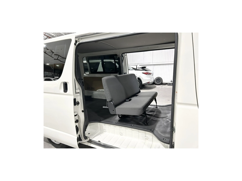 2019 Toyota Hiace =4X4= Dual Airbags _ 6 Seater 