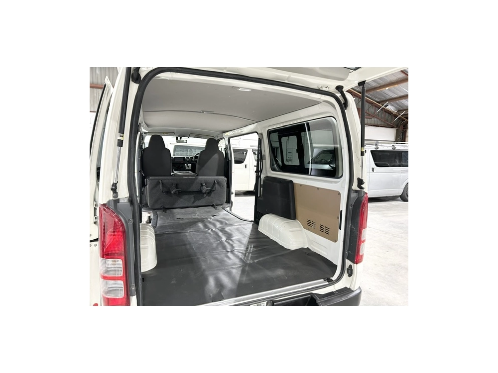 2019 Toyota Hiace =4X4= Dual Airbags _ 6 Seater 