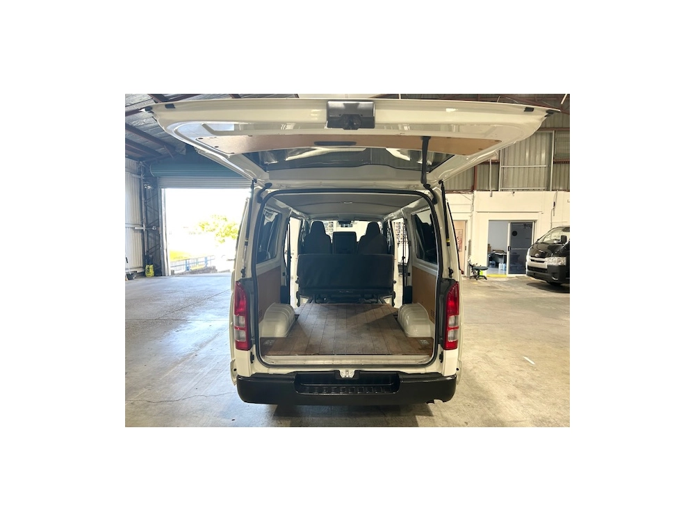 2020 Toyota Hiace === 4X4 4X4 4X4 === TIMBER FLOOR 