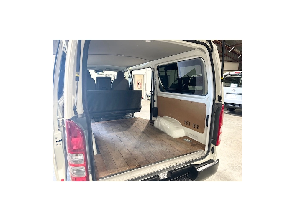 2020 Toyota Hiace === 4X4 4X4 4X4 === TIMBER FLOOR 