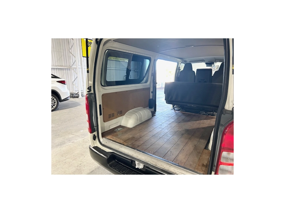 2020 Toyota Hiace === 4X4 4X4 4X4 === TIMBER FLOOR 