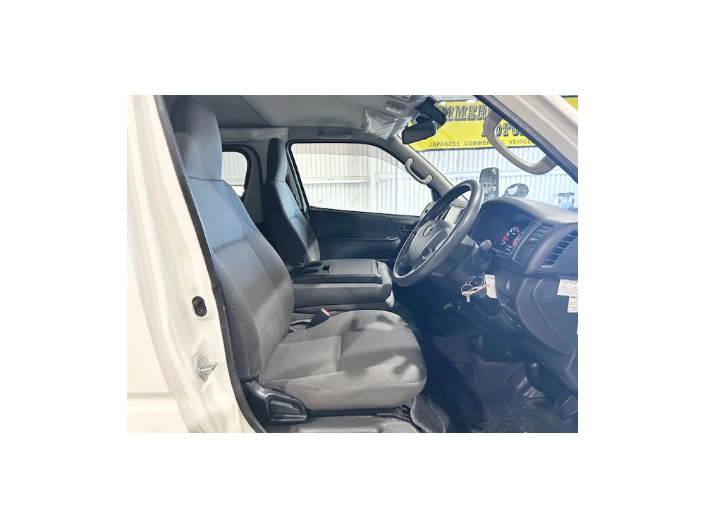 2020 Toyota Hiace === 4X4 4X4 4X4 === TIMBER FLOOR 