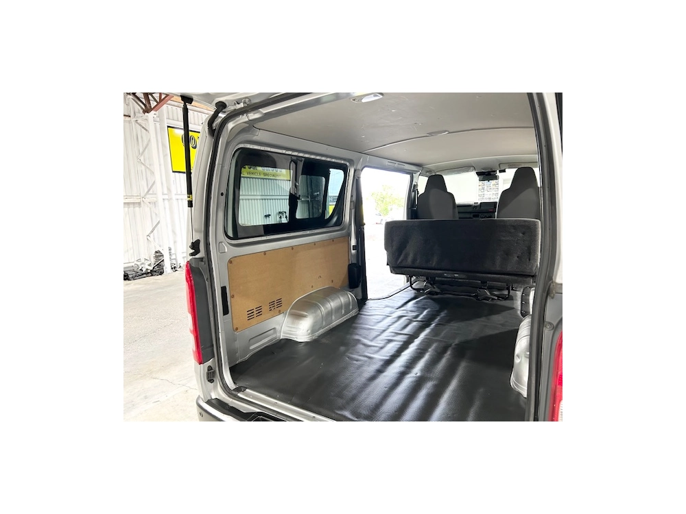 2021 Toyota Hiace Facelift Model = 4WD = 6 Seaters_ $500 DISCOUNTED FOR FUEL (1 WEEK ONLY)