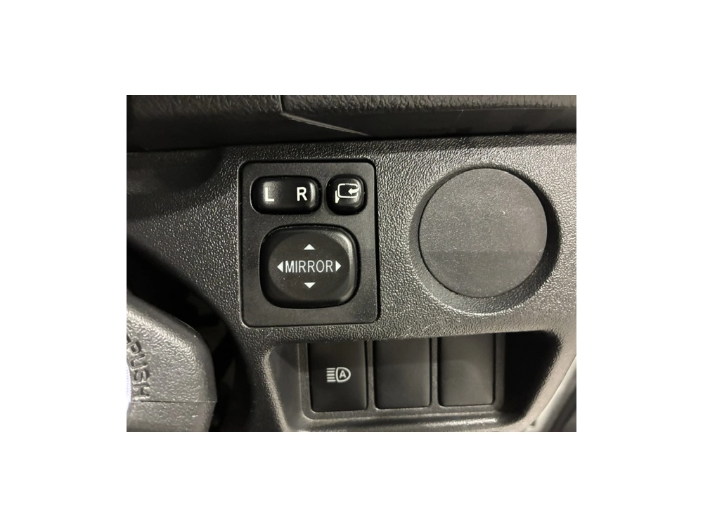 2020 Toyota Hiace =Super Low 20kms! = 6 Seaters