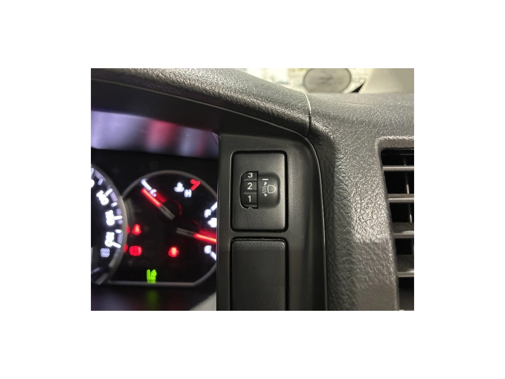 2020 Toyota Hiace =Super Low 20kms! = 6 Seaters