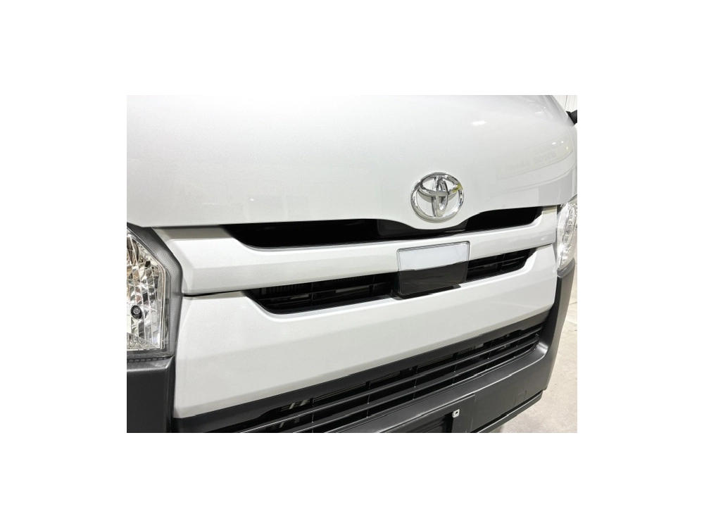 2020 Toyota Hiace =Super Low 20kms! = 6 Seaters
