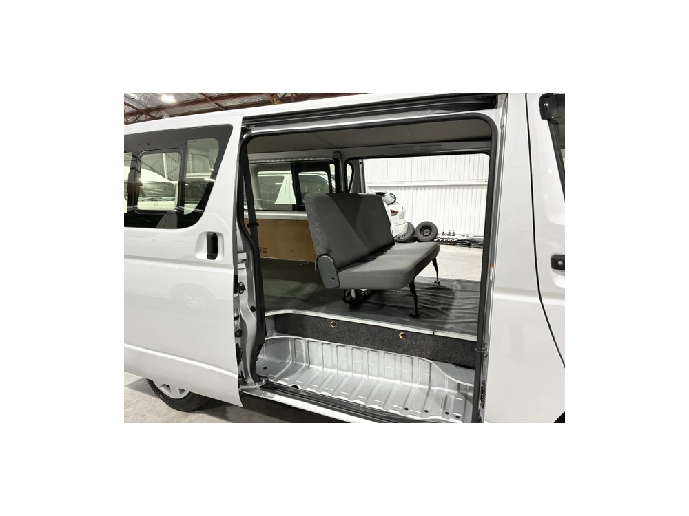 2020 Toyota Hiace =Super Low 20kms! = 6 Seaters