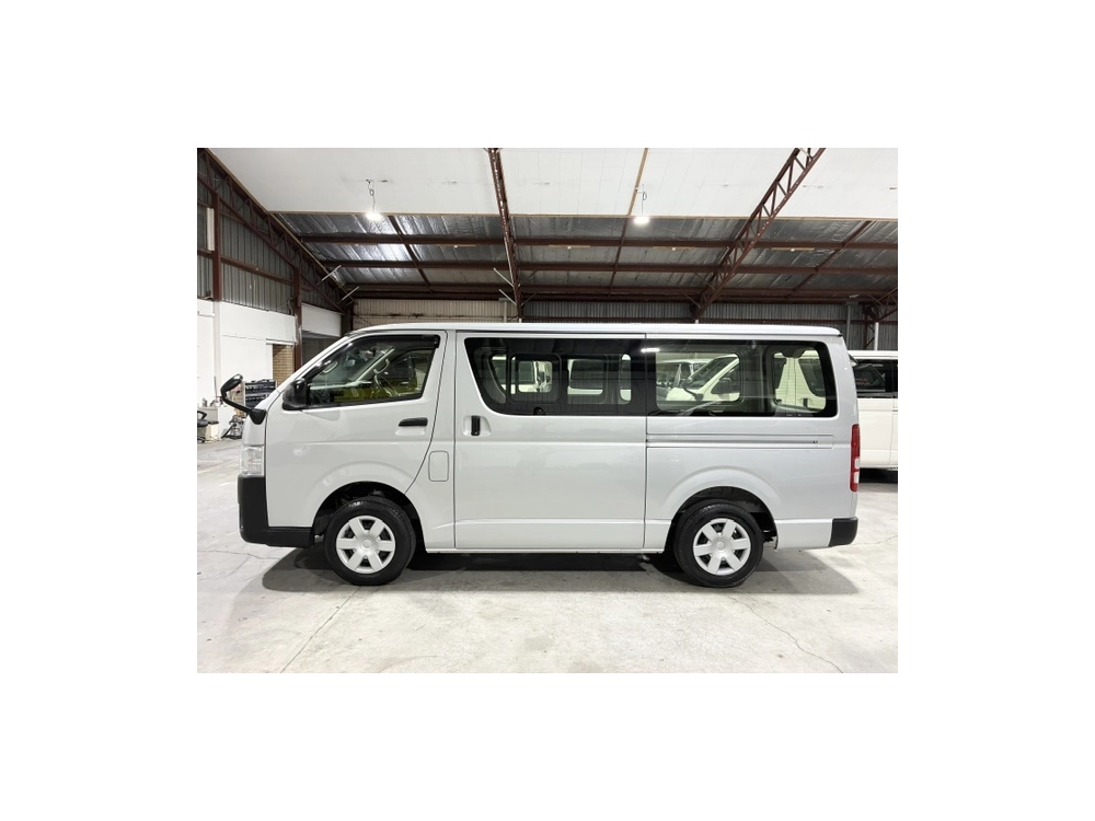 2020 Toyota Hiace =Super Low 20kms! = 6 Seaters
