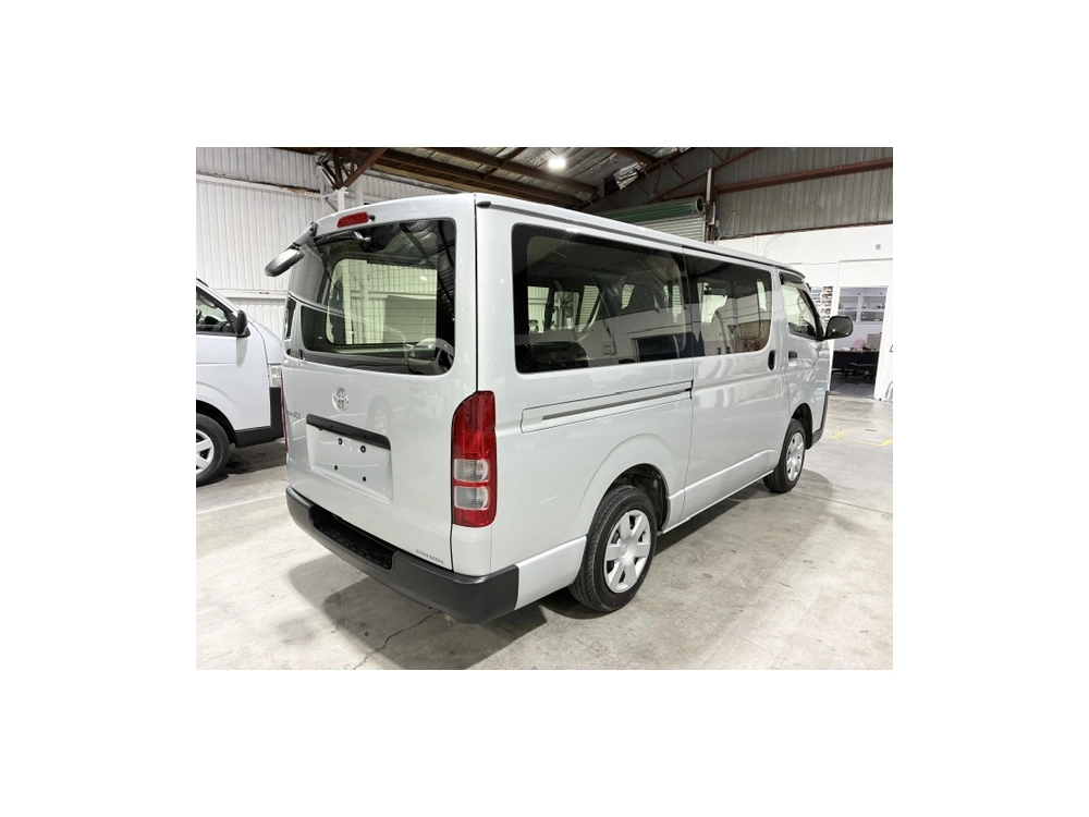 2020 Toyota Hiace =Super Low 20kms! = 6 Seaters