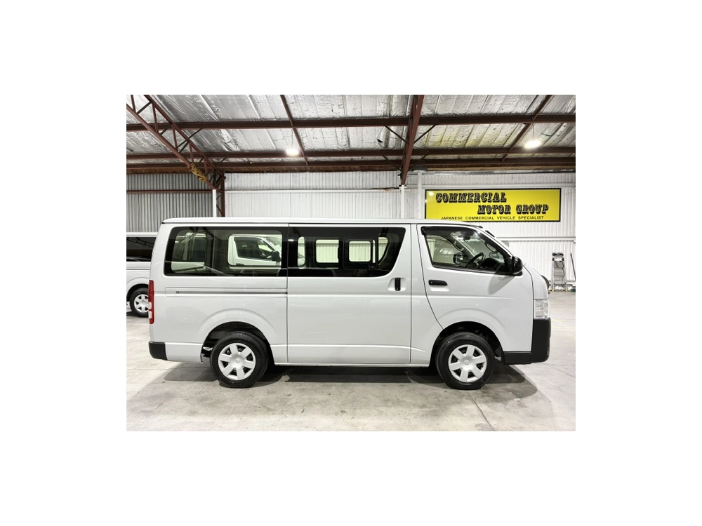 2020 Toyota Hiace =Super Low 20kms! = 6 Seaters
