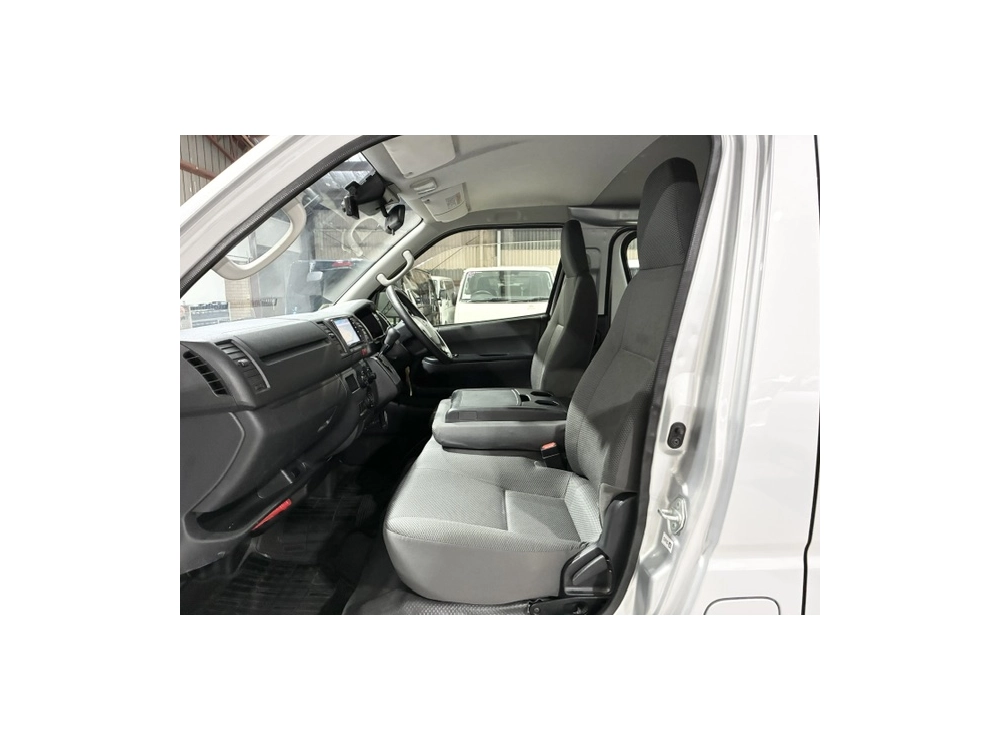 2020 Toyota Hiace =Super Low 20kms! = 6 Seaters