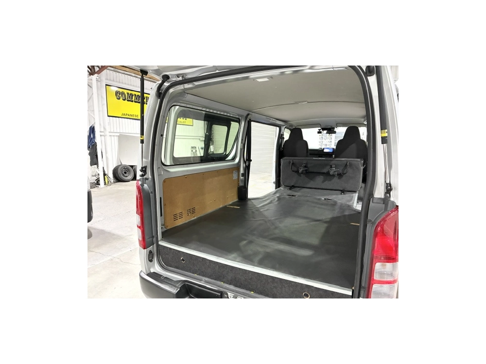 2020 Toyota Hiace =Super Low 20kms! = 6 Seaters