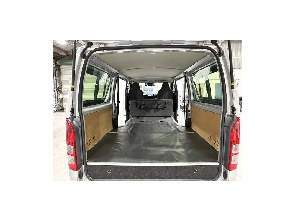 2020 Toyota Hiace =Super Low 20kms! = 6 Seaters