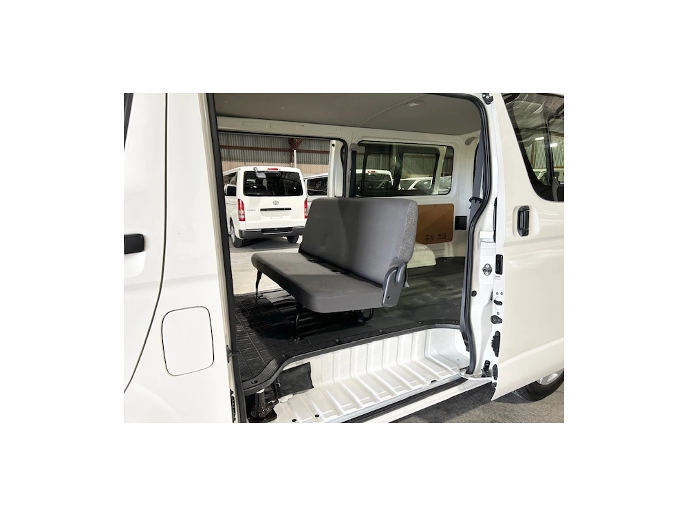 2018 Toyota Hiace Super Low 21km == Xmas BIG SALE ==