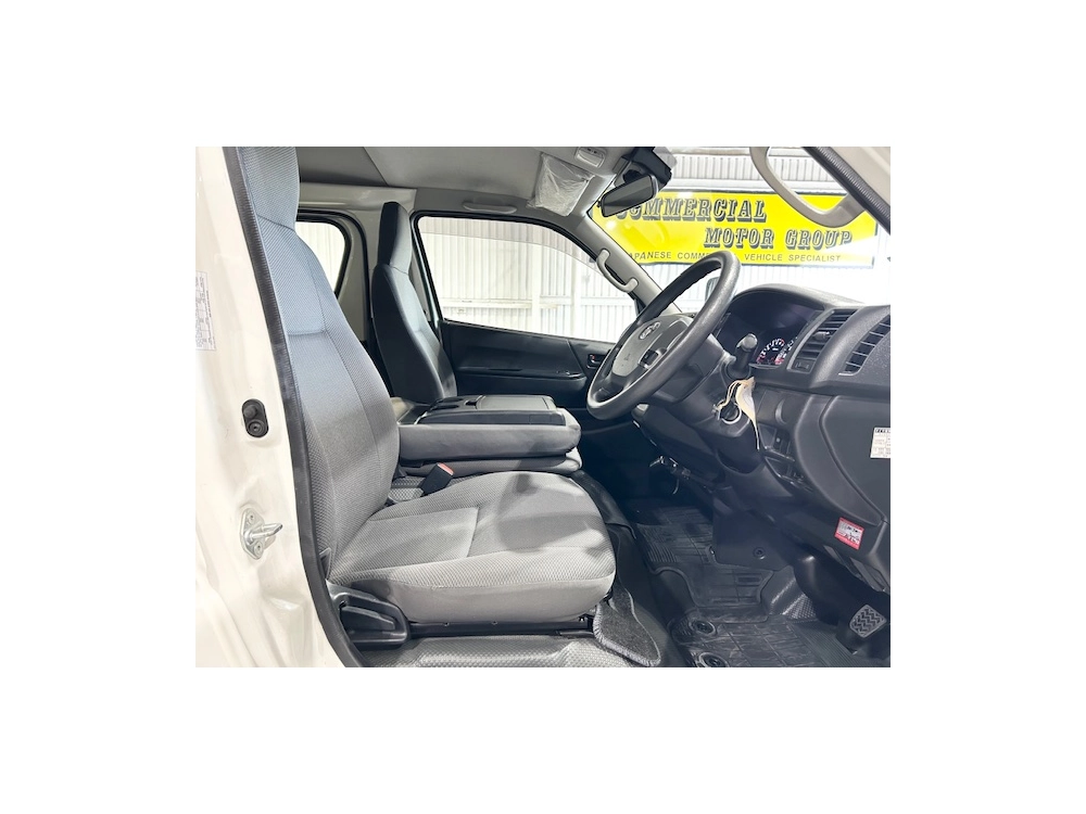 2018 Toyota Hiace Super Low 21km == Xmas BIG SALE ==