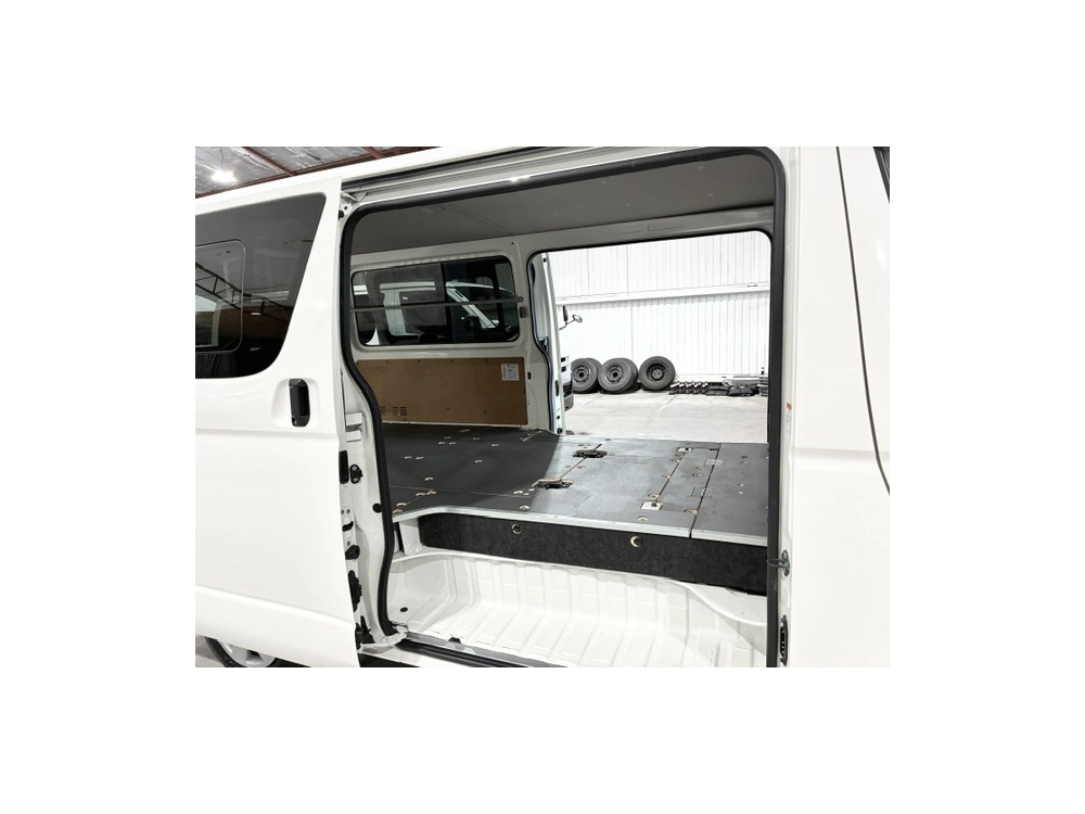 2020 Toyota Hiace = Super Low 26km = High Floor
