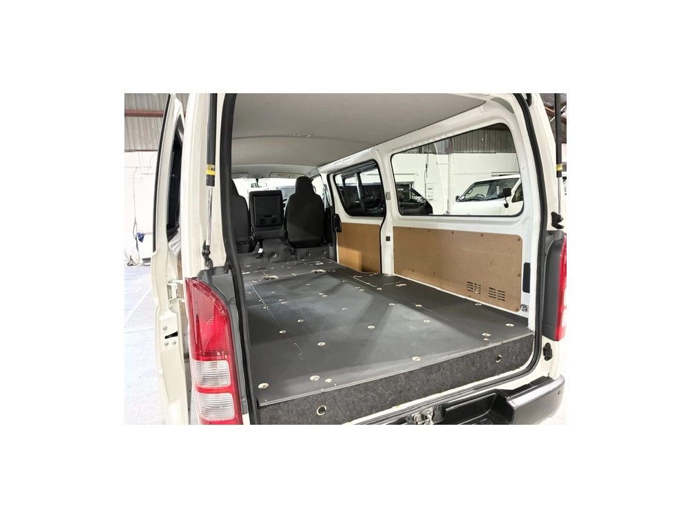 2020 Toyota Hiace = Super Low 26km = High Floor