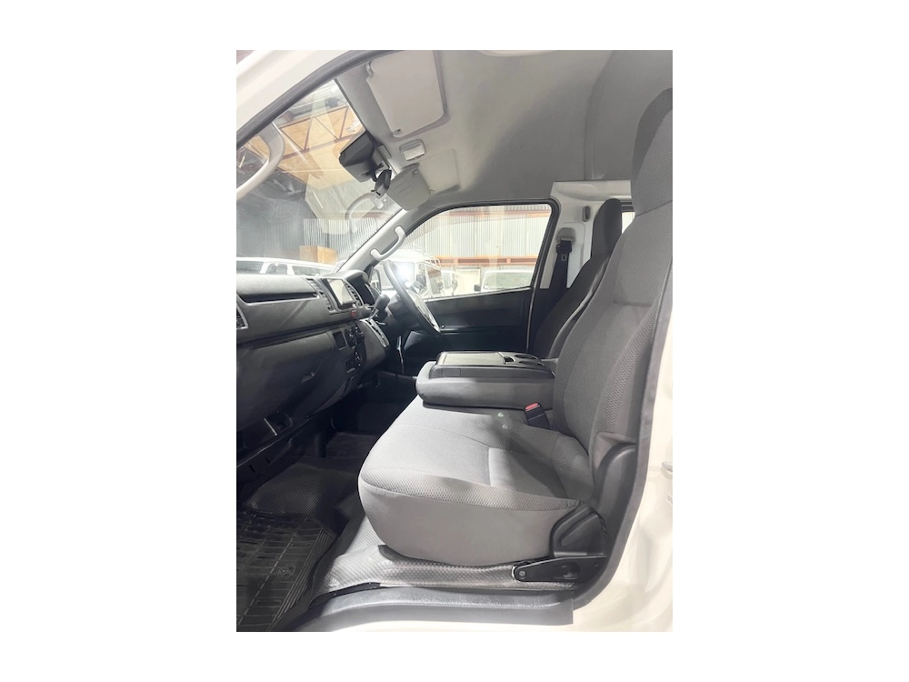 2019 Toyota Hiace Super Low 27km =6 Seaters=