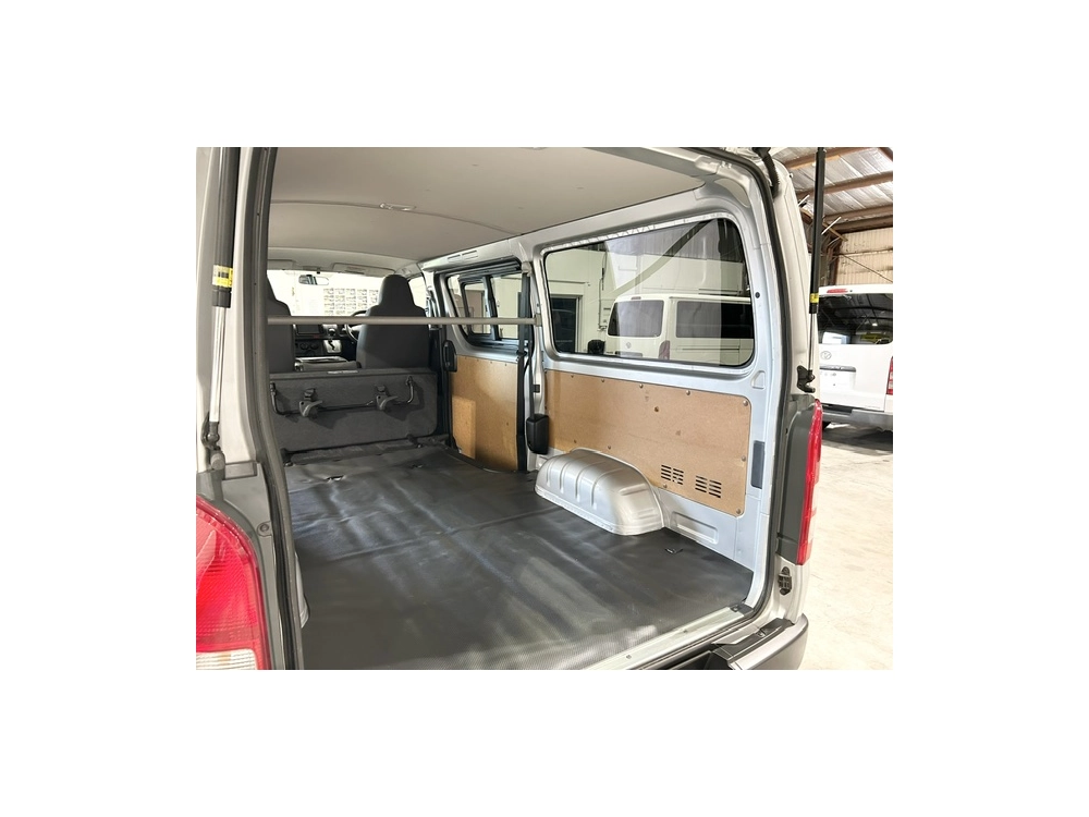 2017 Toyota Hiace = 4X4 = SUPER LOW 37kms !!! 6 SEATER