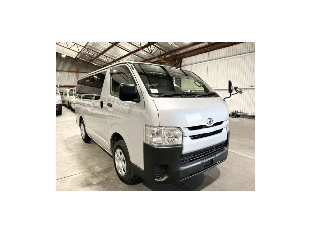 2017 Toyota Hiace = 4X4 = SUPER LOW 37kms !!! 6 SEATER