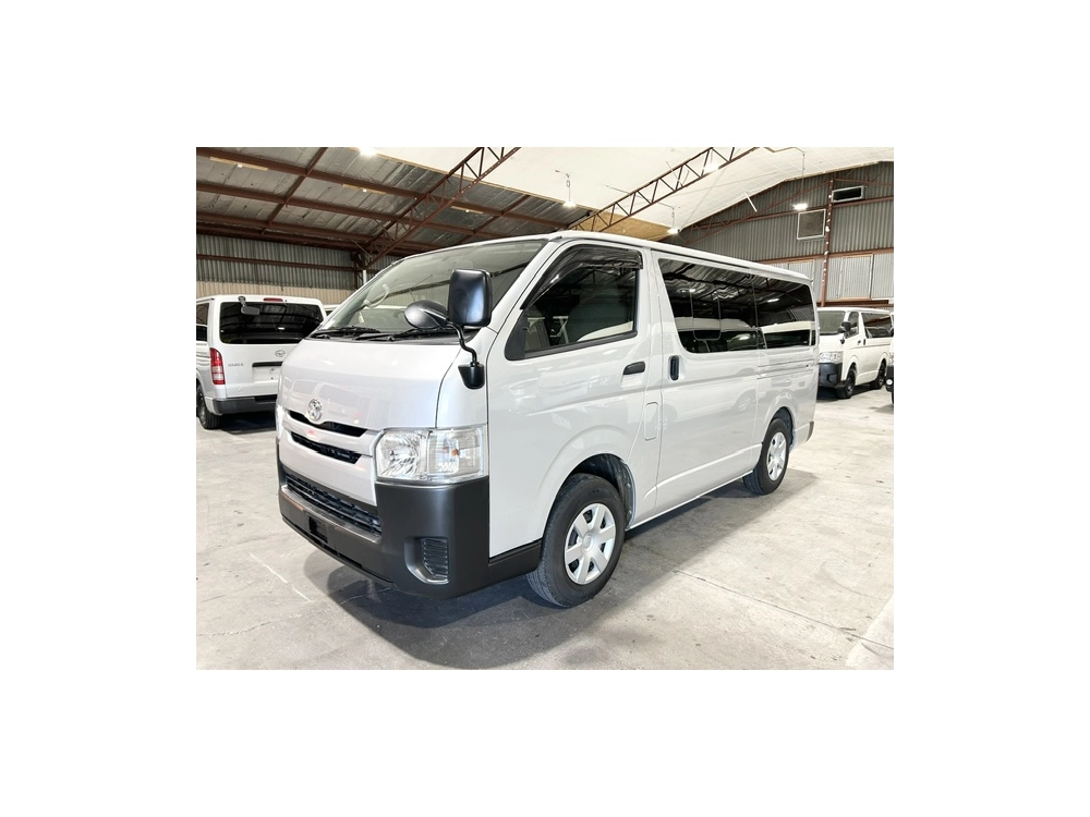 2017 Toyota Hiace = 4X4 = SUPER LOW 37kms !!! 6 SEATER