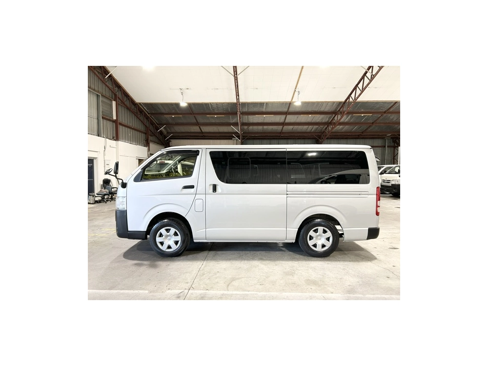 2017 Toyota Hiace = 4X4 = SUPER LOW 37kms !!! 6 SEATER