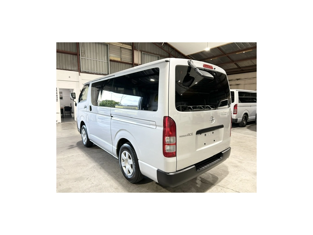 2017 Toyota Hiace = 4X4 = SUPER LOW 37kms !!! 6 SEATER