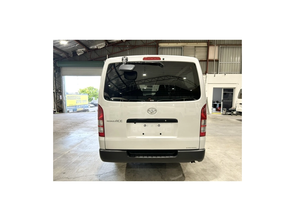 2017 Toyota Hiace = 4X4 = SUPER LOW 37kms !!! 6 SEATER