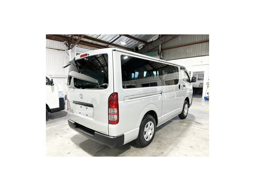 2017 Toyota Hiace = 4X4 = SUPER LOW 37kms !!! 6 SEATER