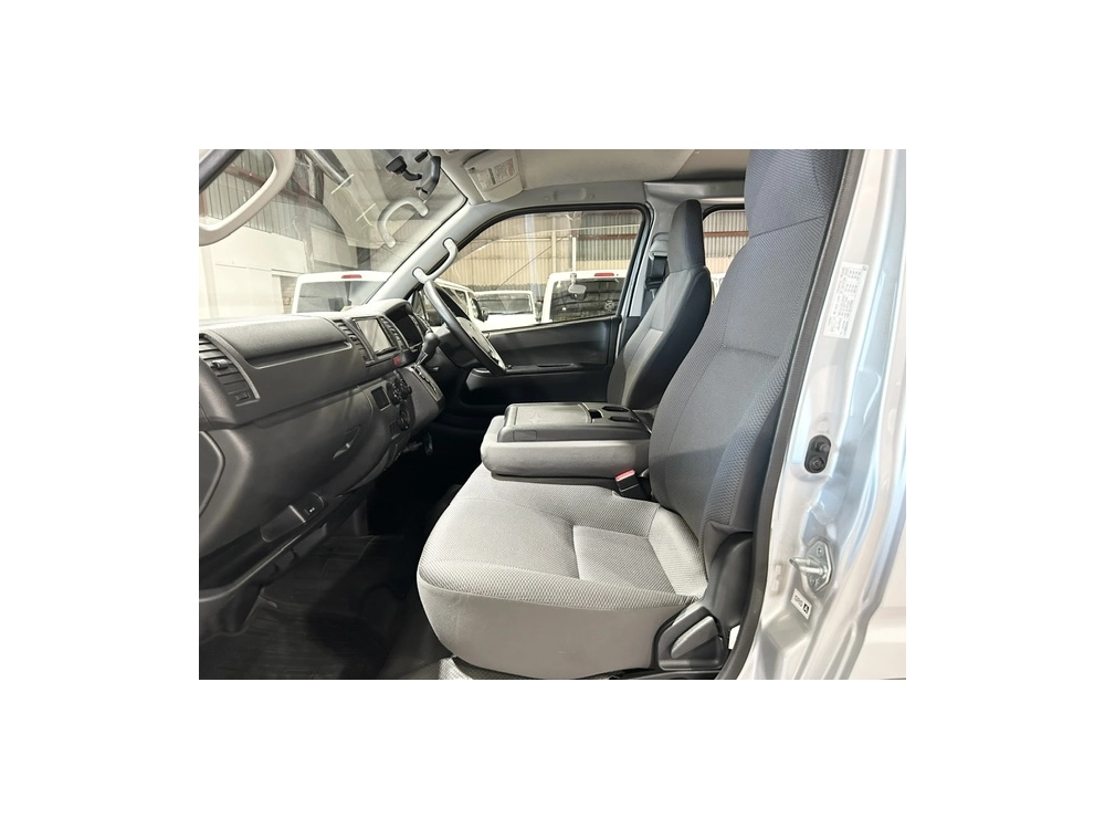 2017 Toyota Hiace = 4X4 = SUPER LOW 37kms !!! 6 SEATER