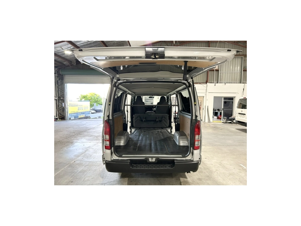 2017 Toyota Hiace = 4X4 = SUPER LOW 37kms !!! 6 SEATER
