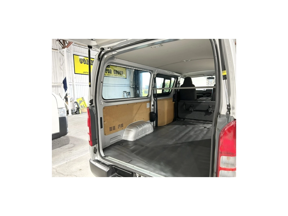 2017 Toyota Hiace = 4X4 = SUPER LOW 37kms !!! 6 SEATER