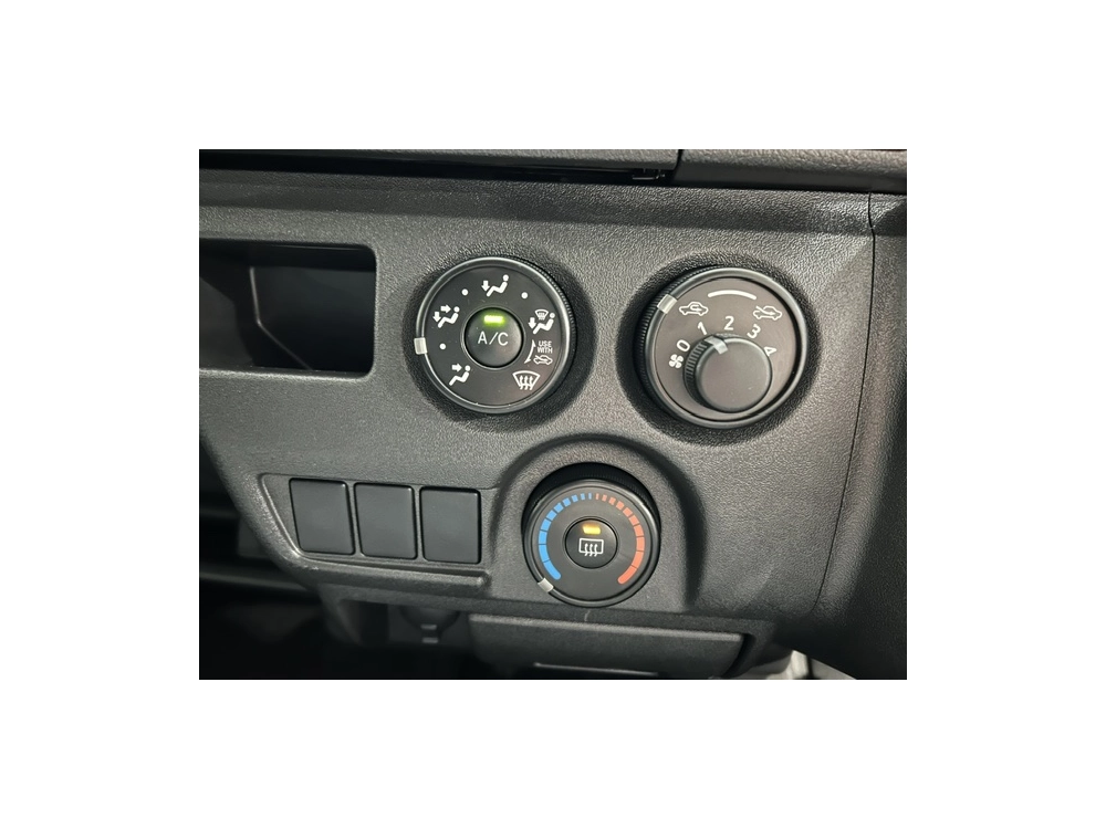 2017 Toyota Hiace = 4X4 = SUPER LOW 37kms !!! 6 SEATER