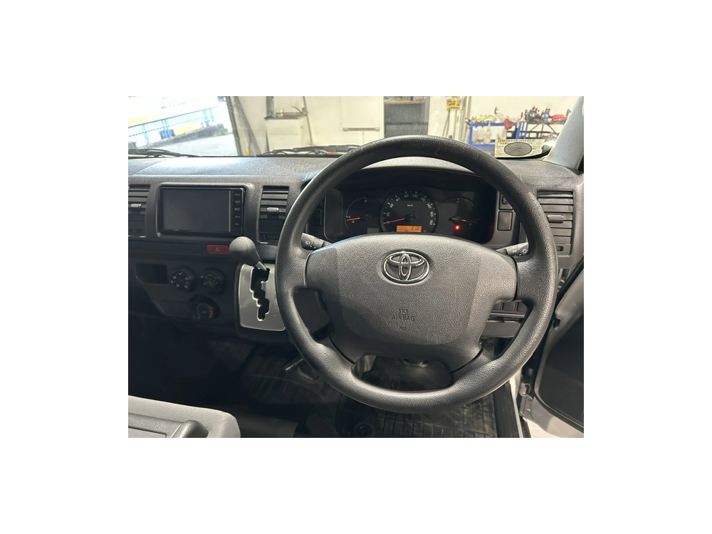 2017 Toyota Hiace = 4X4 = SUPER LOW 37kms !!! 6 SEATER