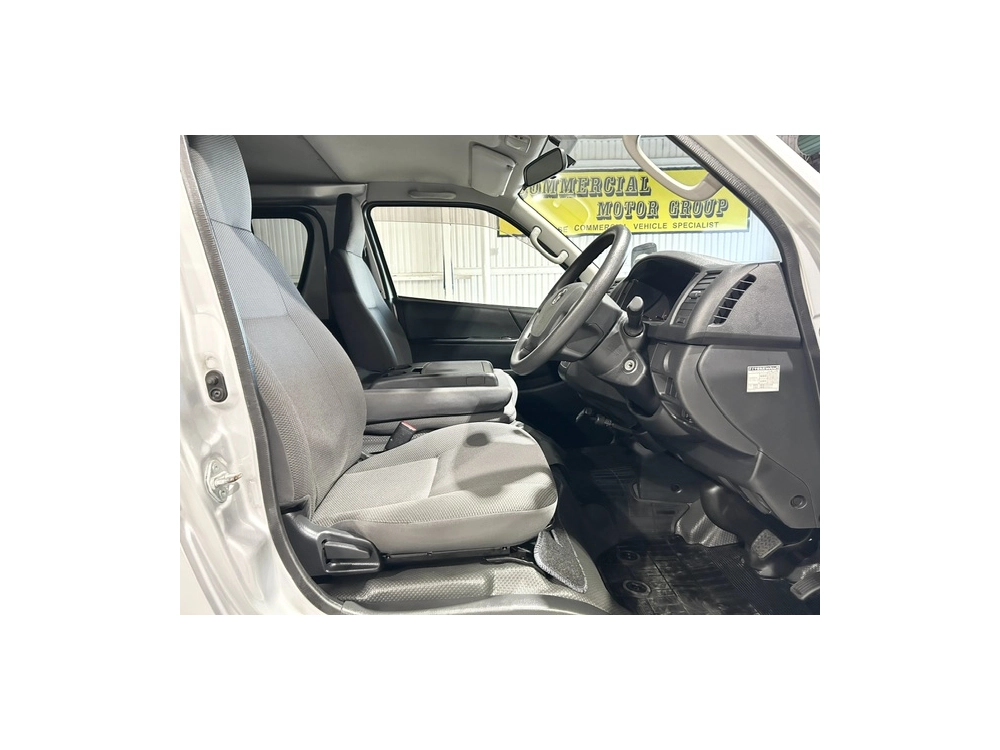 2017 Toyota Hiace = 4X4 = SUPER LOW 37kms !!! 6 SEATER