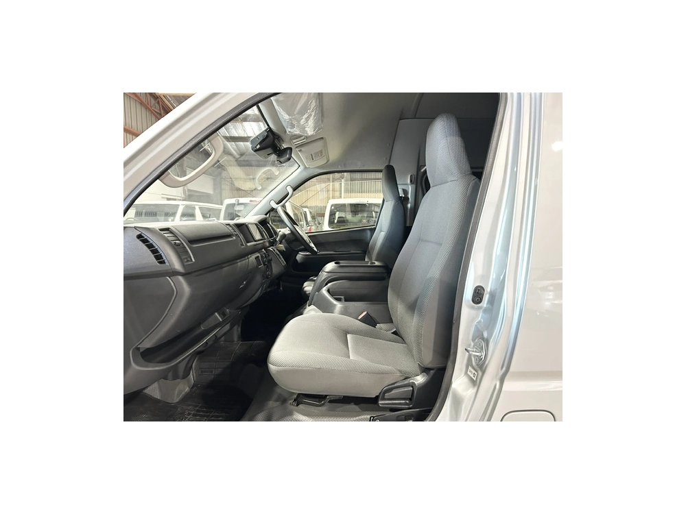 2021 Toyota Hiace =4x4= Rare Super LWB in DIESEL_ Super Low 41kms