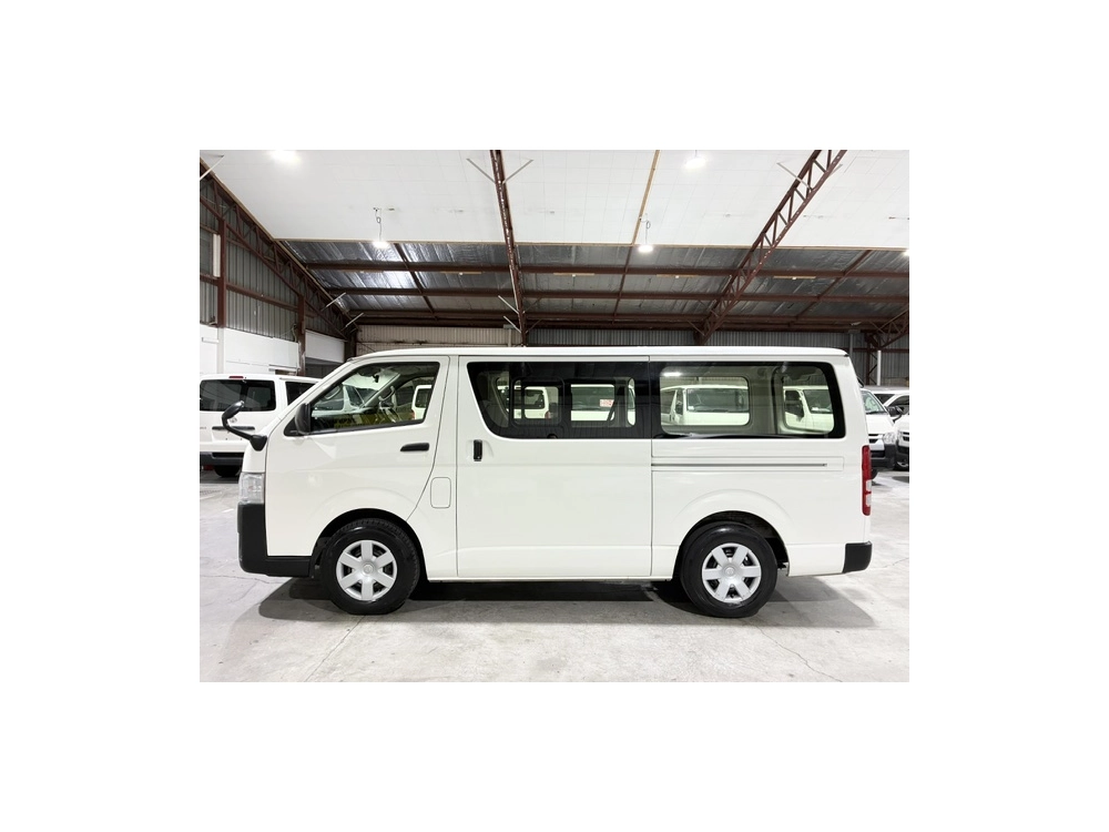 2020 Facelift Model / 60kms Only / REAR AIRCON / 6 or 9 Seater