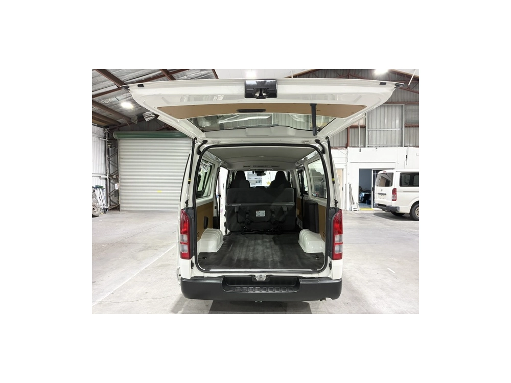 2020 Toyota Hiace SUPER LOW 60kms 6 or 9 Seat =REAR AIRCON