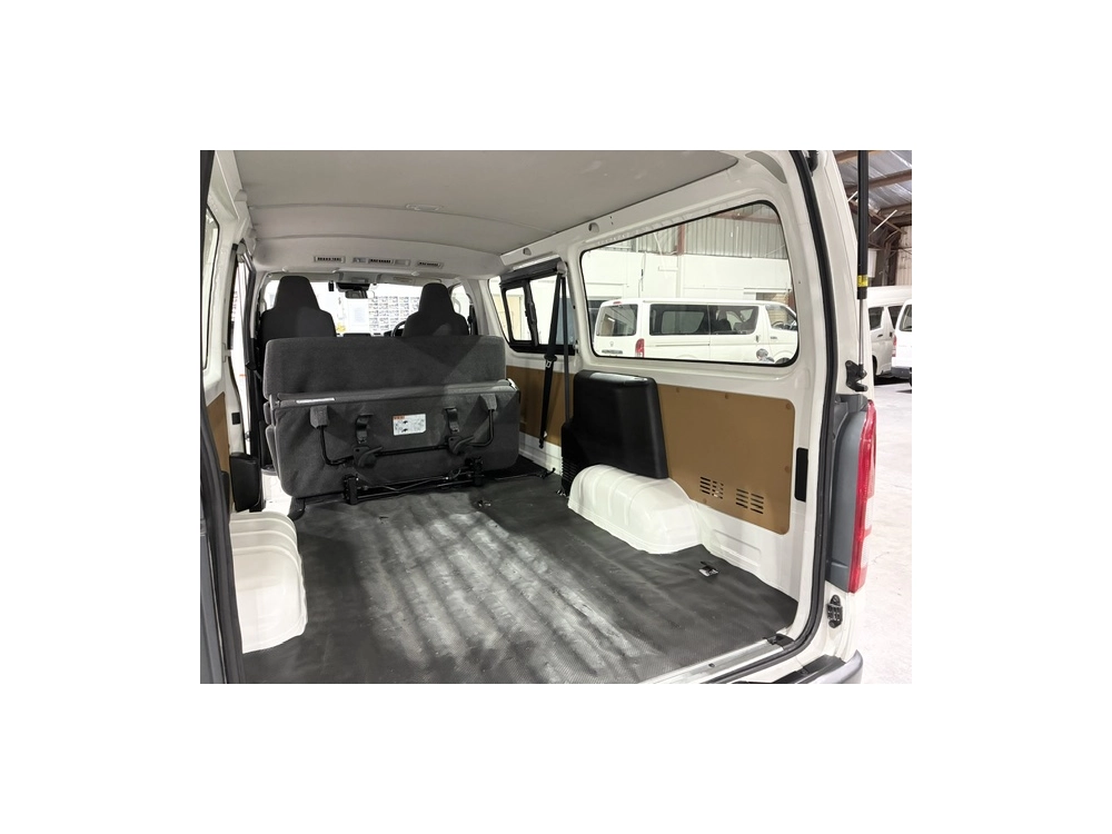 2020 Toyota Hiace SUPER LOW 60kms 6 or 9 Seat =REAR AIRCON