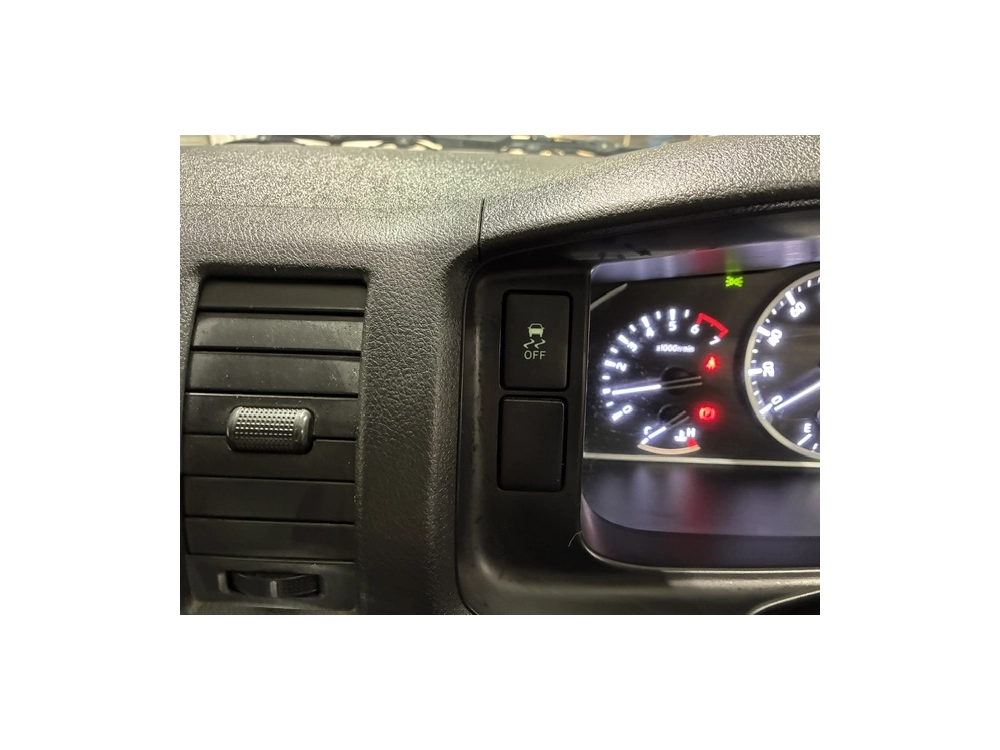 2020 Facelift Model / 60kms Only / REAR AIRCON / 6 or 9 Seater