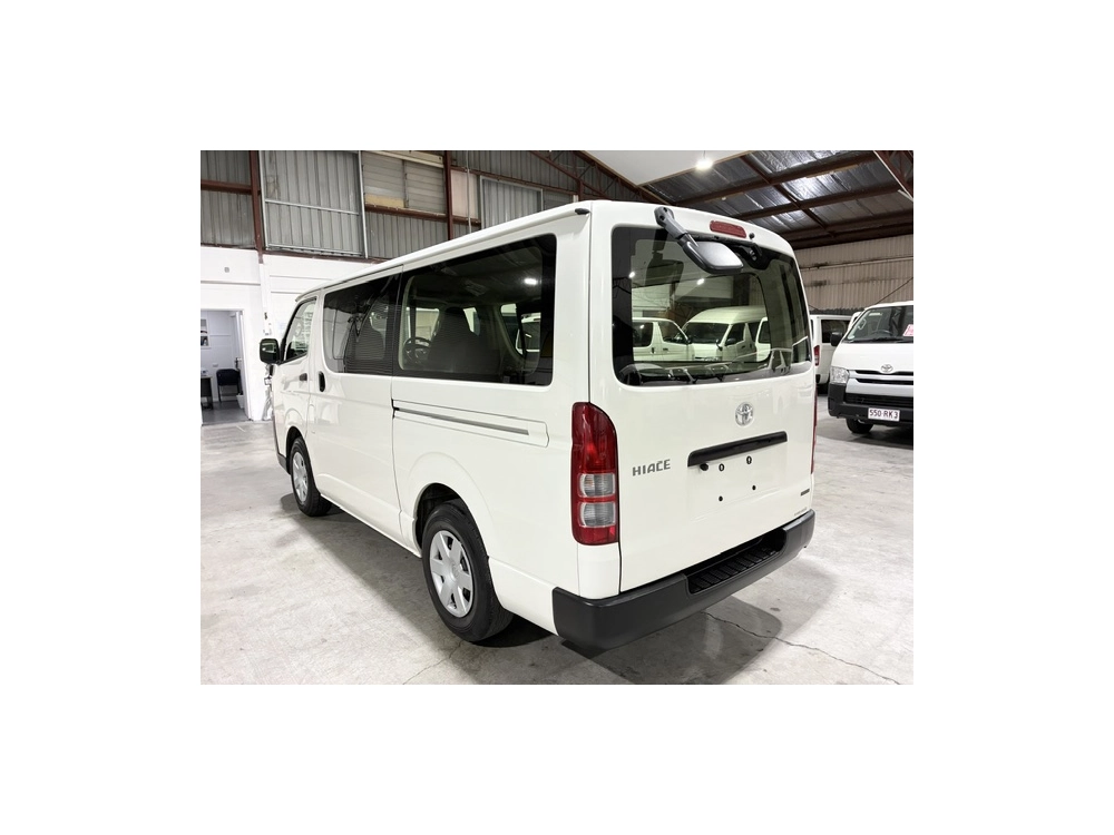 2020 Facelift Model / 60kms Only / REAR AIRCON / 6 or 9 Seater