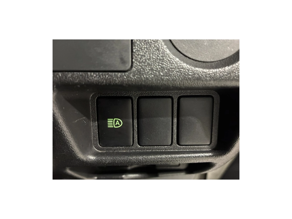 2020 Facelift Model / 60kms Only / REAR AIRCON / 6 or 9 Seater