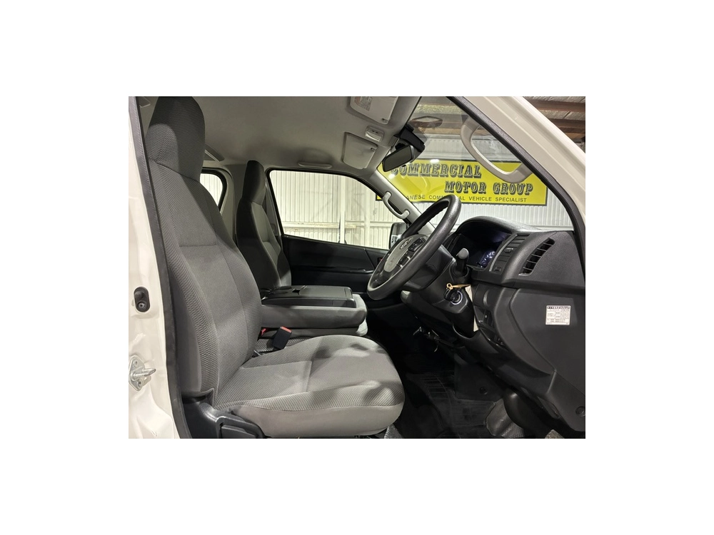 2020 Facelift Model / 60kms Only / REAR AIRCON / 6 or 9 Seater