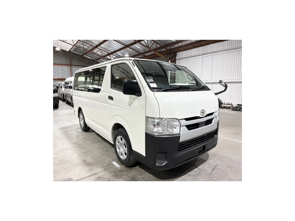 2020 Facelift Model / 60kms Only / REAR AIRCON / 6 or 9 Seater
