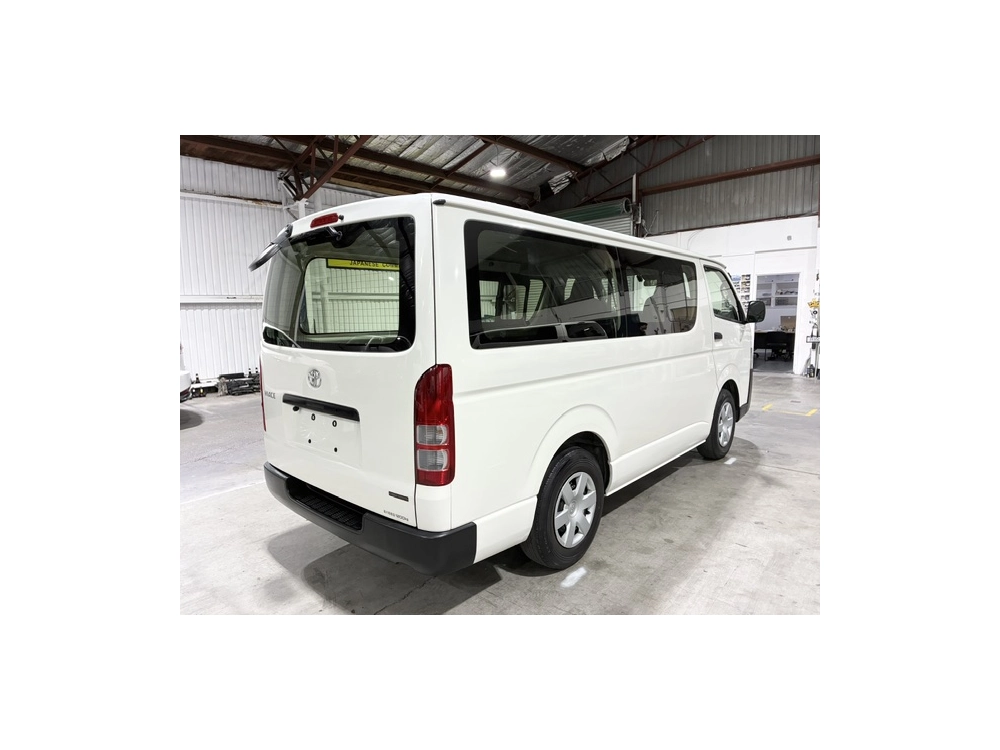 2020 Facelift Model / 60kms Only / REAR AIRCON / 6 or 9 Seater
