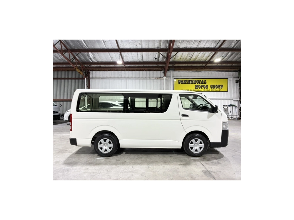 2020 Facelift Model / 60kms Only / REAR AIRCON / 6 or 9 Seater