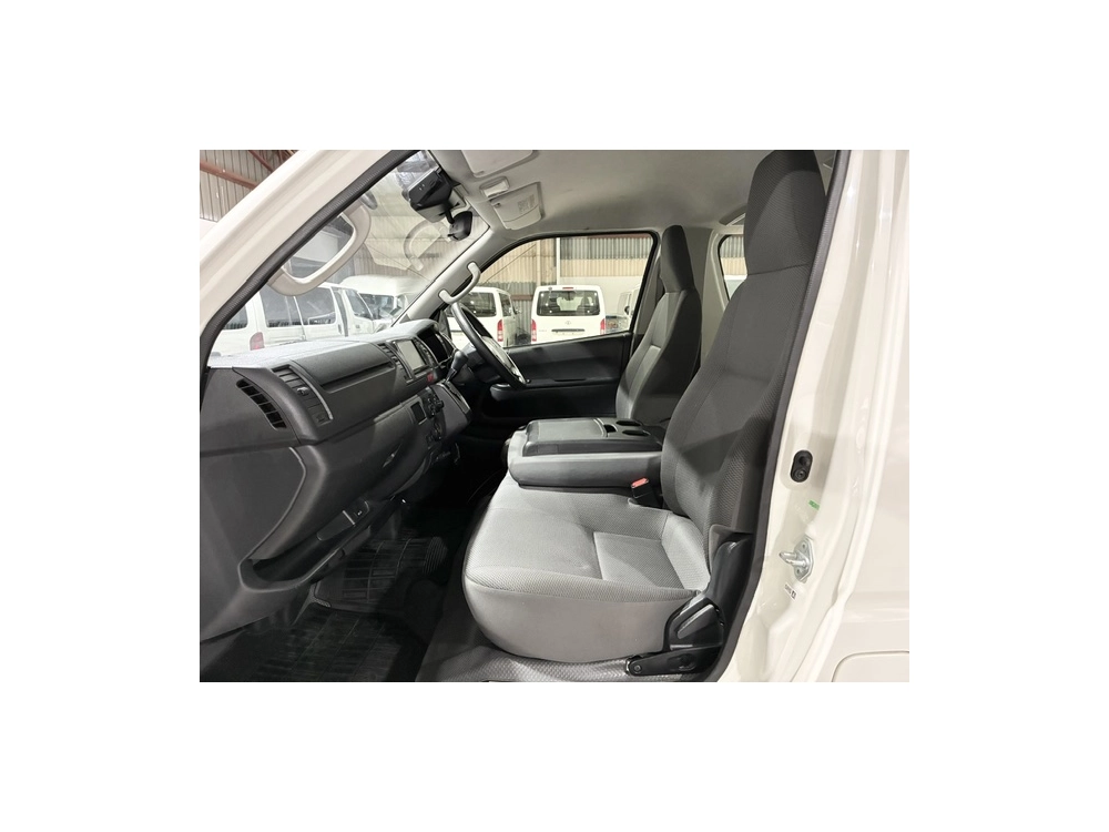 2020 Toyota Hiace SUPER LOW 60kms 6 or 9 Seat =REAR AIRCON